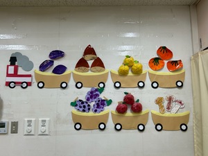 写真：2歳児クラスが作った果物列車