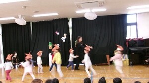 写真：4歳児クラスが荒馬をしている様子