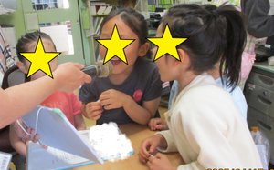 5歳児クラスが放送でおめでとうを言っています。