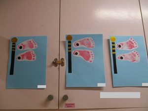 0歳児クラスのこいのぼり製作の写真