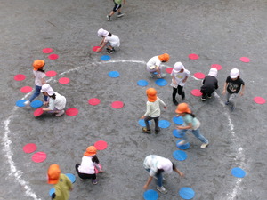 ゲームをする5歳児クラス