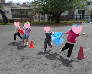 写真：こいのぼりかけっこ