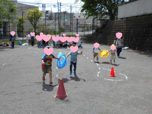 写真：こいのぼりかけっこ