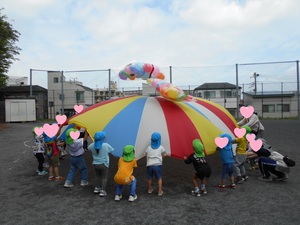 写真：こいのぼり風船の跳ね飛ばしゲーム