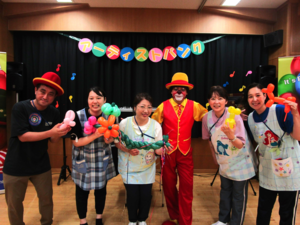 職員とPeppi The Clownさんの写真