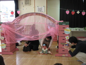 トンネルをくぐる様子