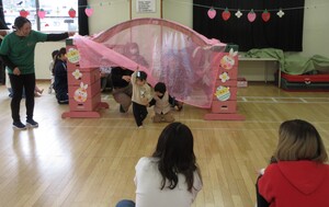 トンネルをくぐる様子