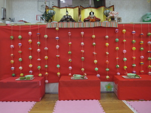 ひな人形とのフォトコーナー