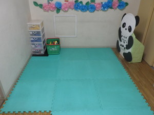 ミニサイズの車で遊べるコーナー