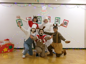 職員のタンバリンダンス