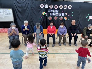 プレゼント交換の様子です。