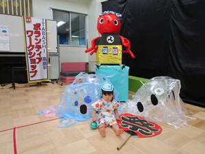 たこのおみこしの前で記念撮影！！