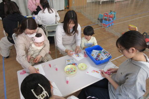 子育て応援教室「フラワーフットアート」