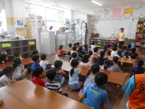 写真：読み聞かせ