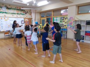 写真：屋内ボール遊び