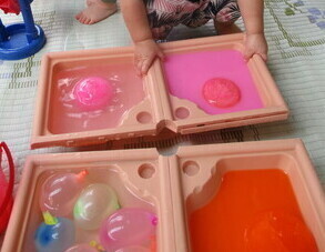 写真：色水あそび