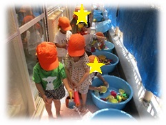 ぱんだ組の水遊びの様子