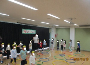 4歳児フープ取りの写真