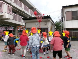 たまいれを楽しむこどもたち