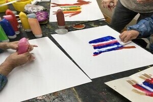 写真：絵画制作の様子