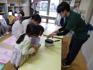 手を入れてみる