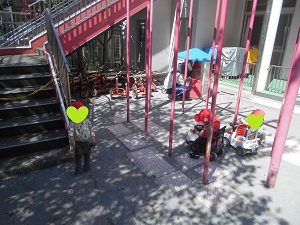 2歳児クラス　園庭遊び