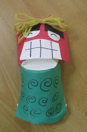 紙コップと画用紙で作った獅子舞