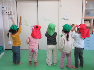 劇ごっこをしている写真です