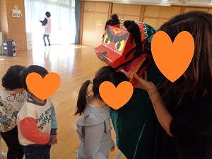 獅子舞と子どもたち