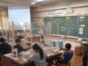 志村坂下小　図工の授業