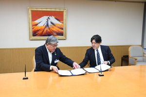 協定締結式の様子