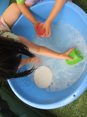 幼児クラス　水遊びの様子