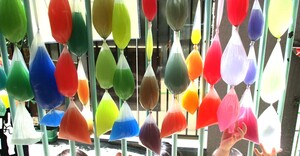 色水を並べてます