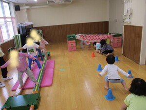 ホールで体幹サーキット