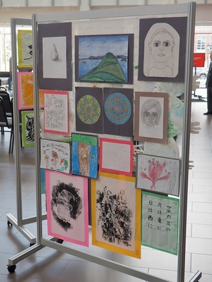 バーリントン市フロンテナック公立学校生徒作品展示