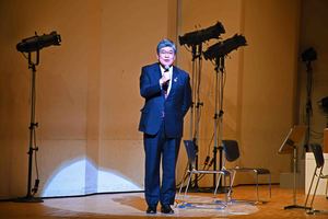 写真：挨拶する坂本区長