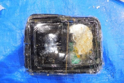 汚れたお弁当容器です