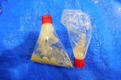 汚れたマヨネーズのチューブです