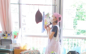 絵本の読み聞かせを行っています