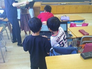 写真：ペア学習の様子