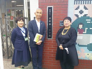 写真：校長、副校長と