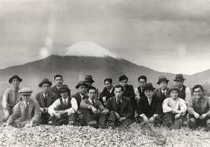 理研仁科研究室の箱根ハイキング(理化学研究所記念史料室所蔵)