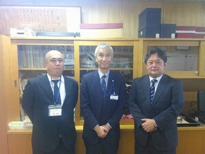 写真：校長、副校長と