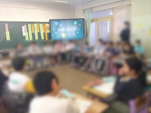 写真：学級活動での話し合い（学級会）の様子