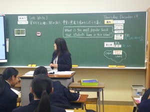 写真：9年生の英語の授業の様子