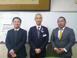 写真：伊藤校長（左）、関口副校長（右）と