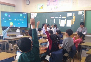 写真：1年生の学級会の様子