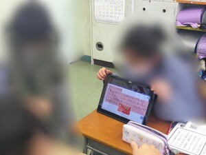 写真：タブレット端末を利用した発表の様子