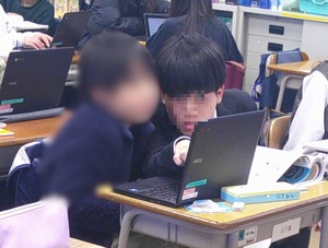 写真：5年生の社会科の授業の様子