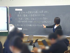 写真：8年生の総合的な学習の時間の様子